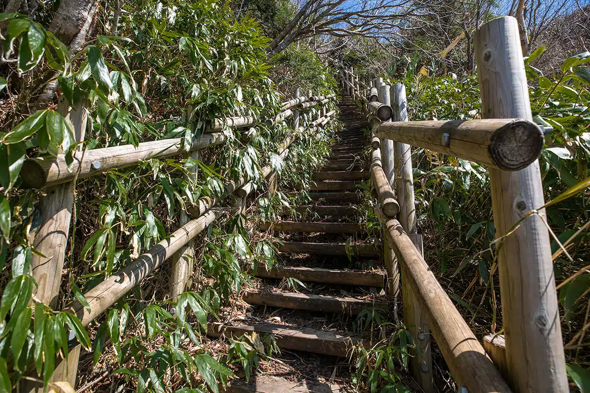 志賀高原笠岳登山 志賀高原笠岳-上に行くほど階段は急