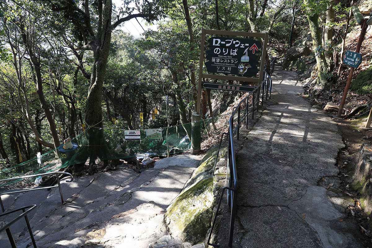金華山登山 左へ下りちゃダメ