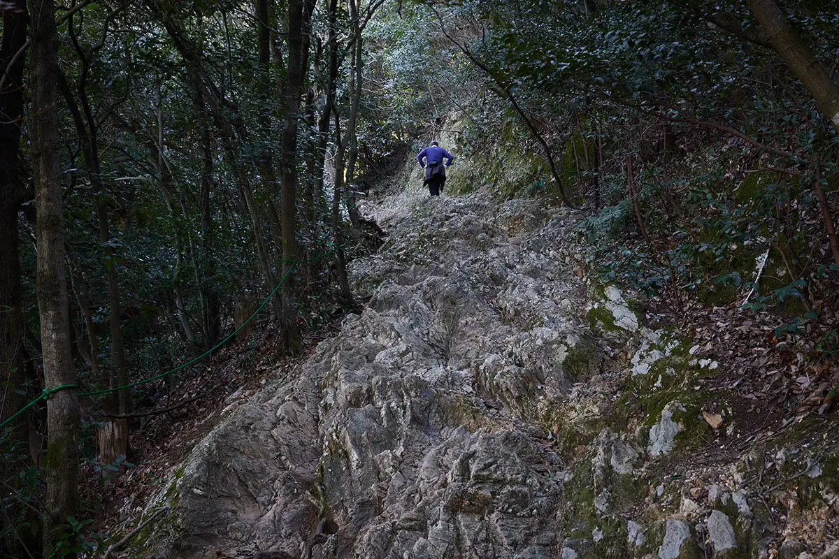 金華山登山 金華山-ゴツゴツの岩は滑らなければ歩きやすい