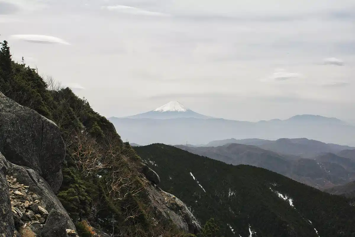 金峰山登山 金峰山-富士山が大きく見える