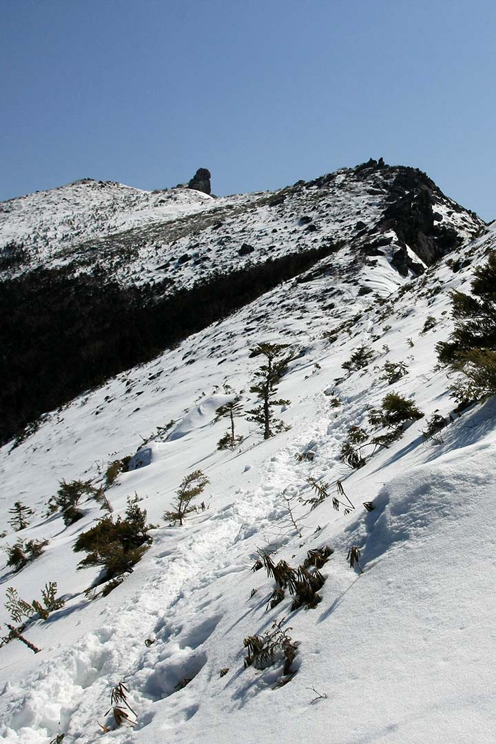 日帰り金峰山 （3月）｜残雪の金峰山から富士山を眺めよう
