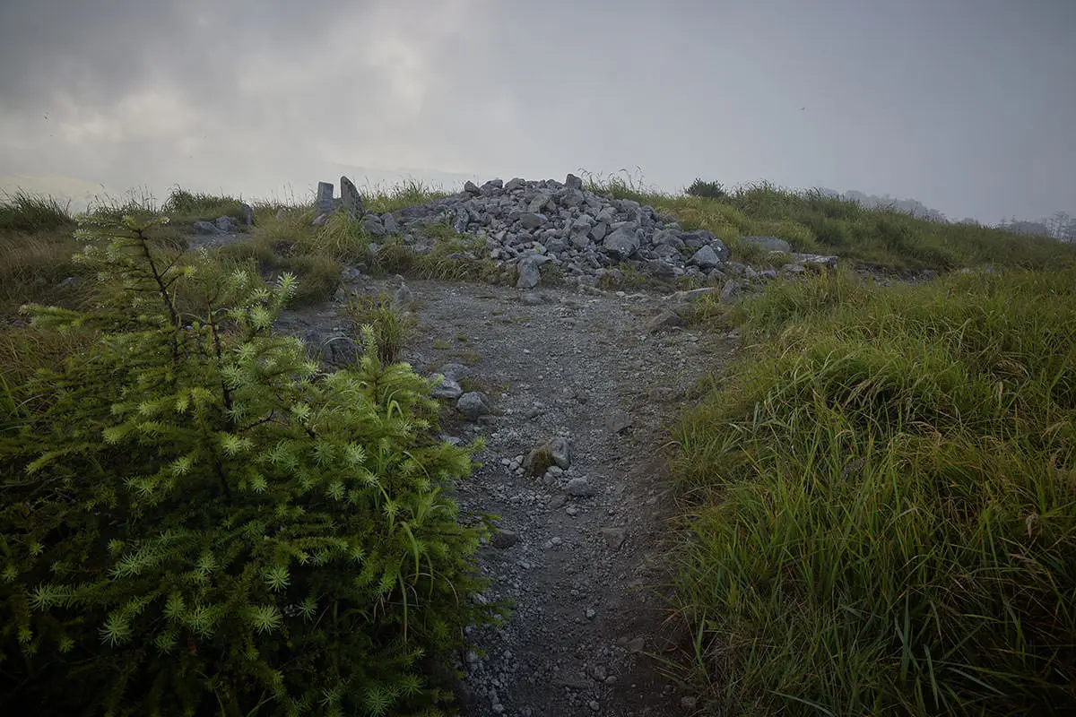 霧ヶ峰登山 霧ヶ峰-山頂から尾根を繋いだピーク