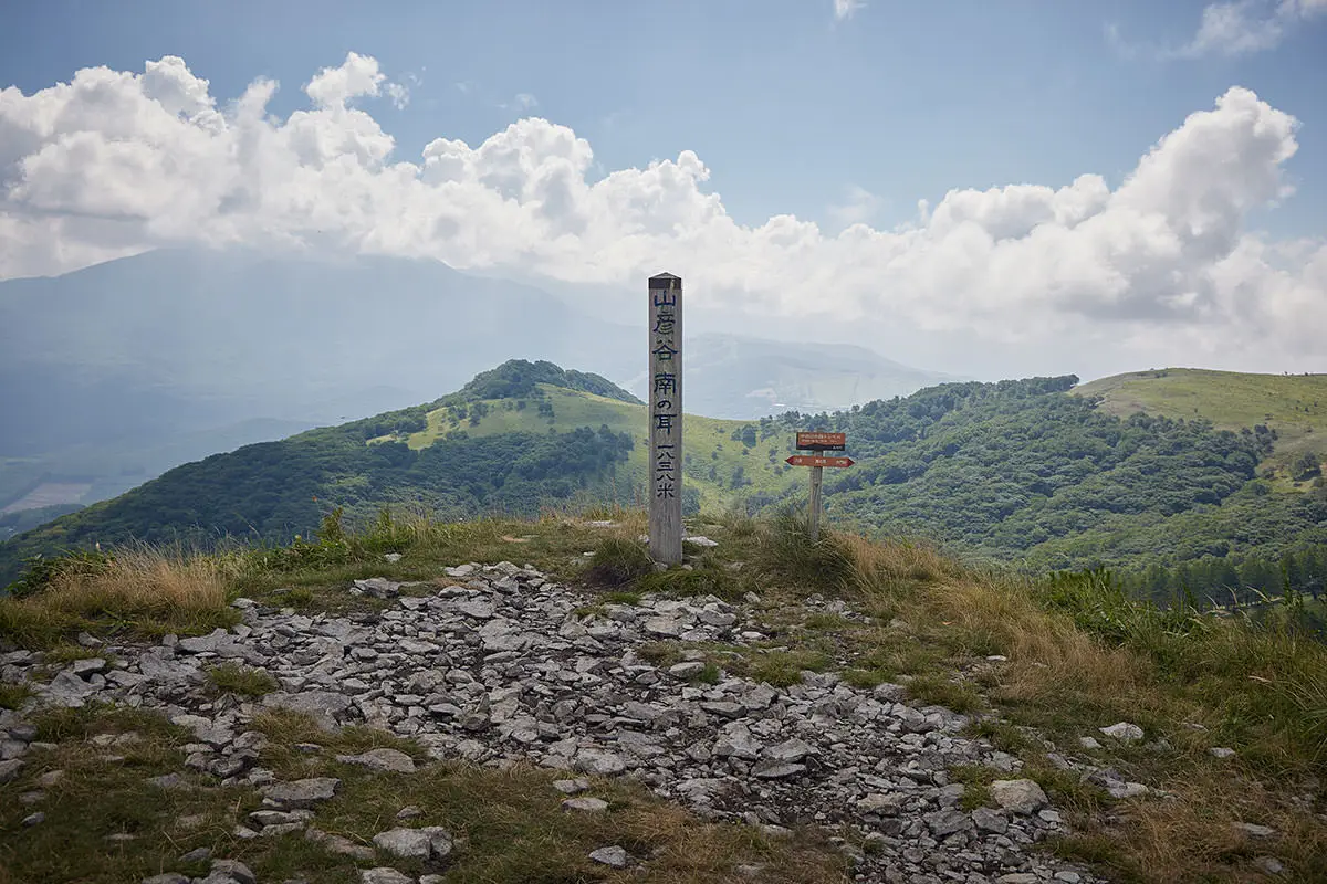 霧ヶ峰登山 霧ヶ峰-南の耳の山頂標