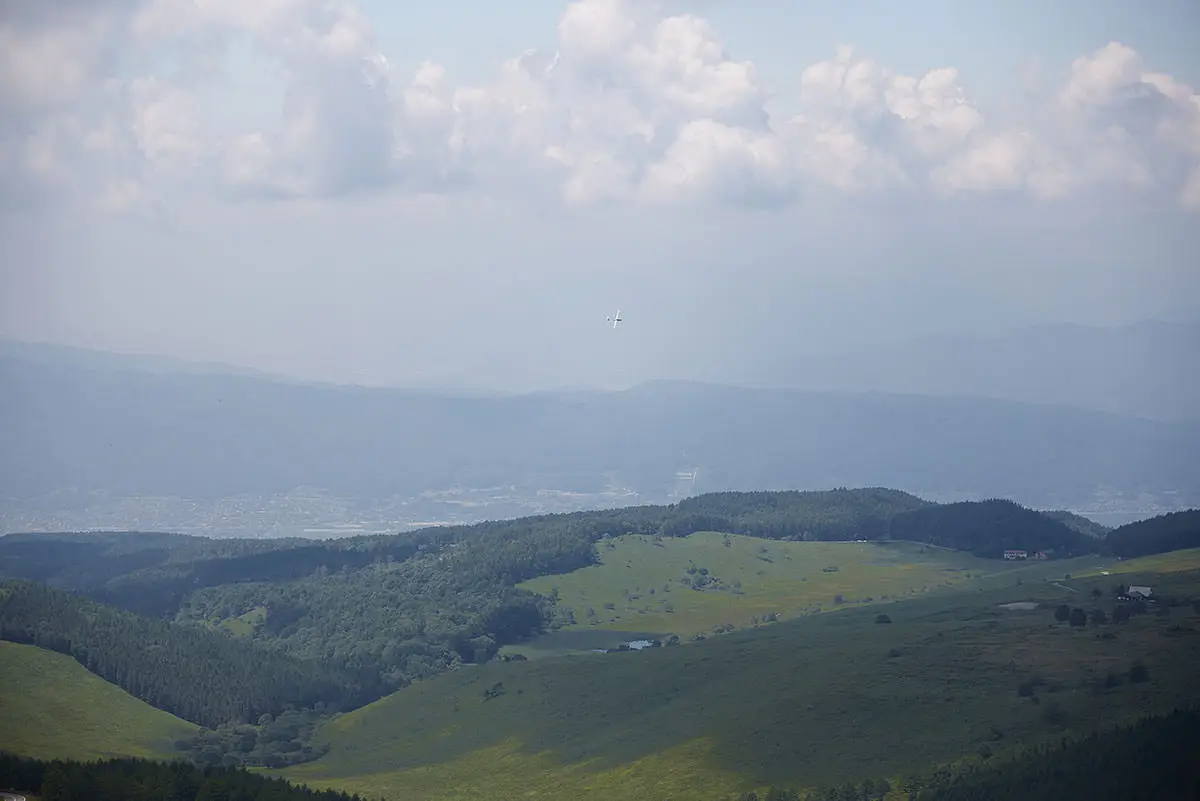 霧ヶ峰登山 霧ヶ峰-空を見ていたらグライダーが飛んでいた