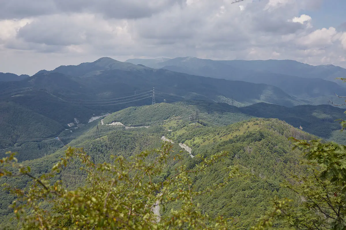 霧ヶ峰登山 霧ヶ峰-和田峠の鉄塔はまだ先