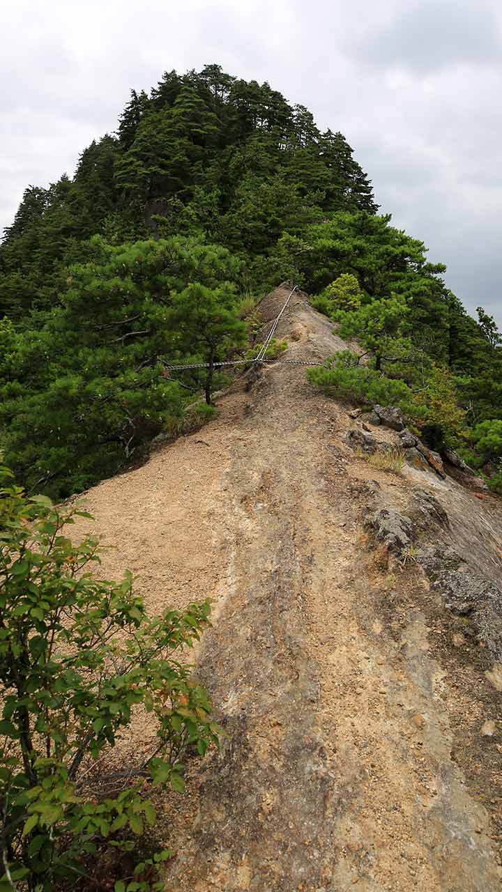 京ヶ倉 （8月）｜滑落注意の生坂村の里山