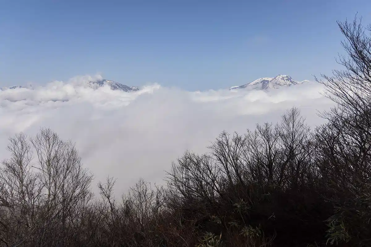 【斑尾山登山】斑尾山-西側には妙高山と黒姫山が見える