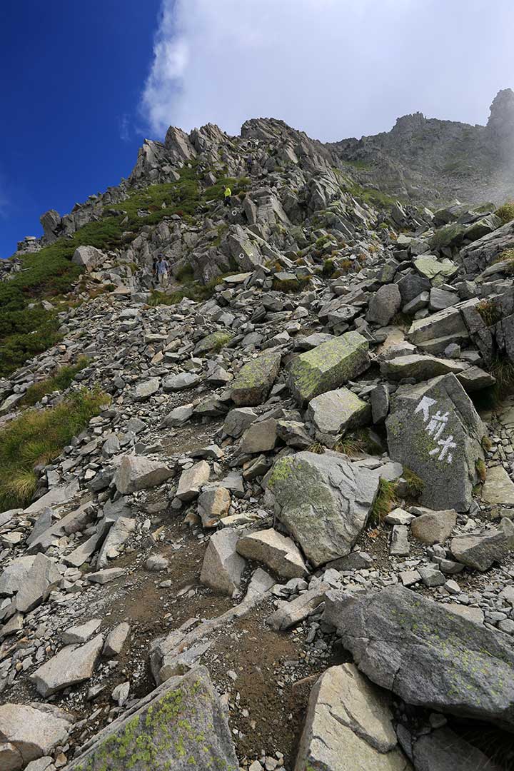 前穂高岳　登山（重太郎新道） （8月）｜鎖と梯子の連続するルートを日帰りピストン