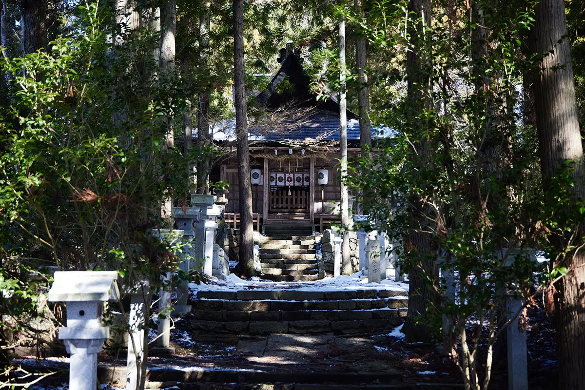 皆神山登山 皆神山-隣にある熊野出速雄神社