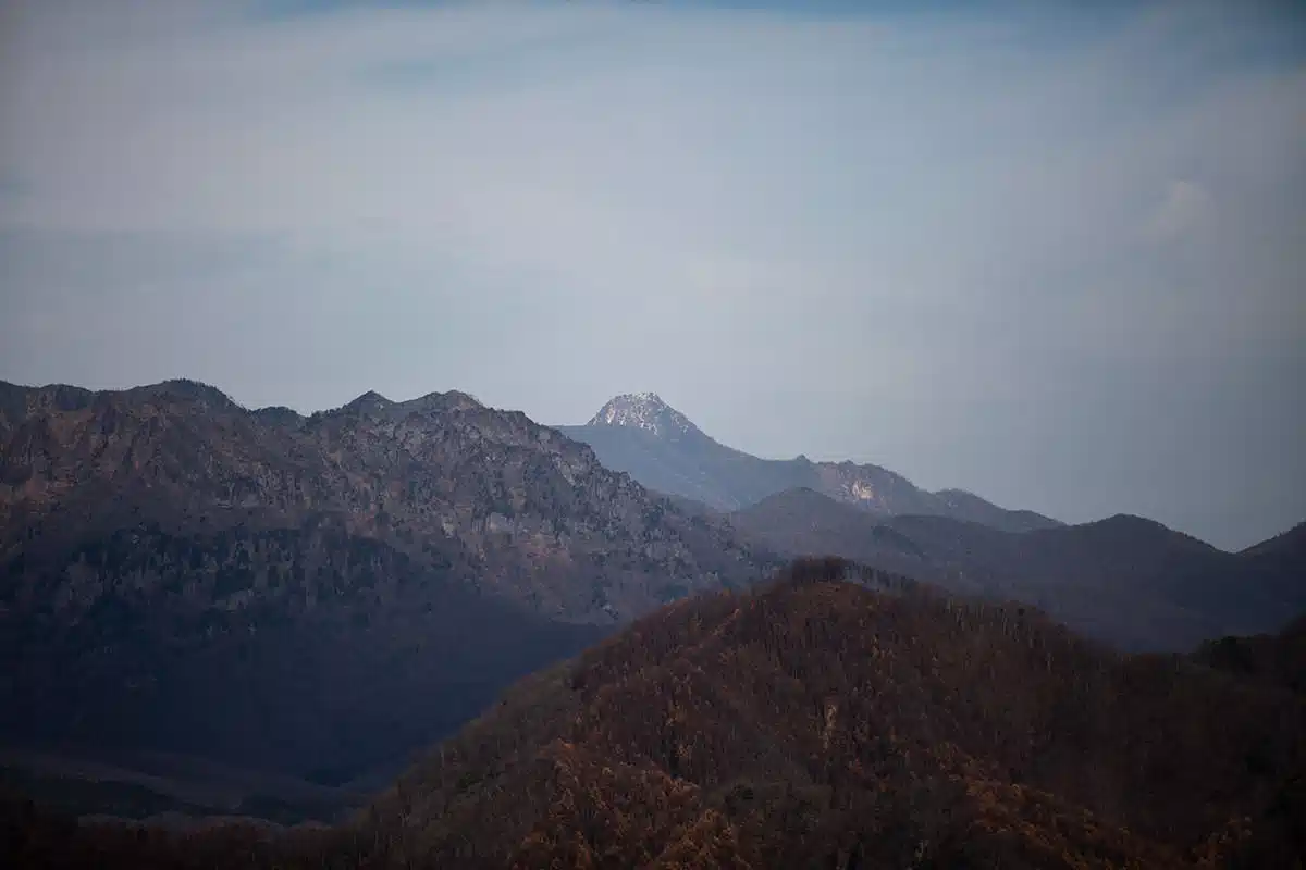 【虫倉山登山】虫倉山-奥に見える妙高山も越後富士らしい形