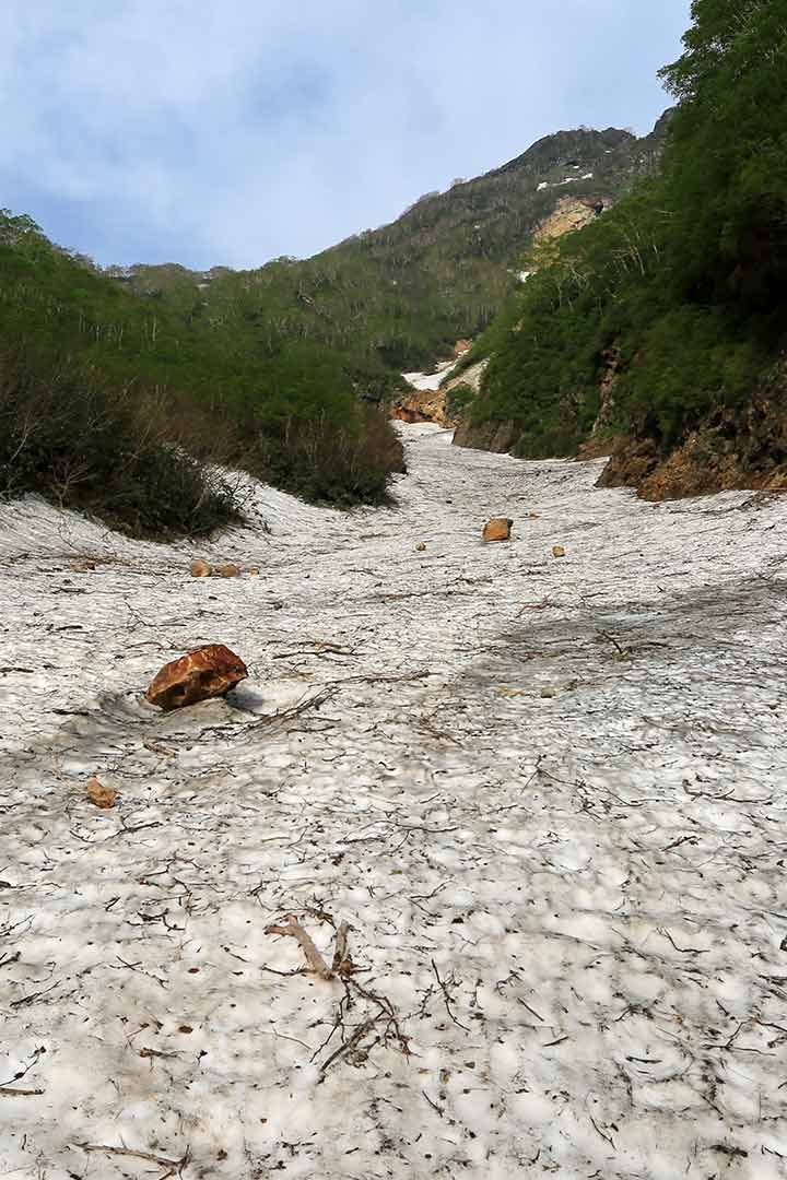 【日帰り】妙高山 登山 （6月）｜燕温泉から残雪期の雪渓を登る