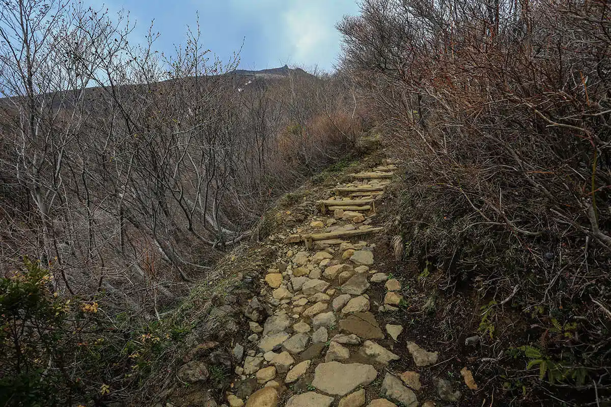 那須岳登山 那須岳-下の方は歩きやすい