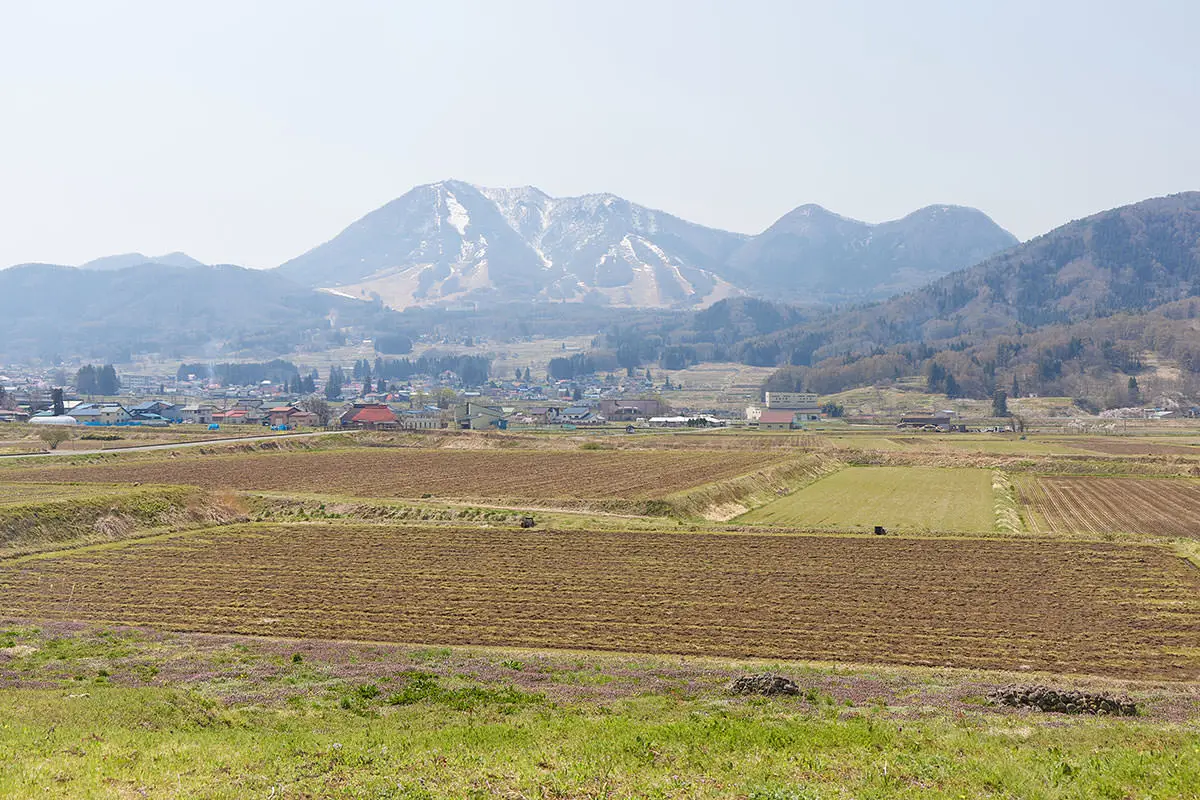 登山 -南側は田んぼの向こうに高社山