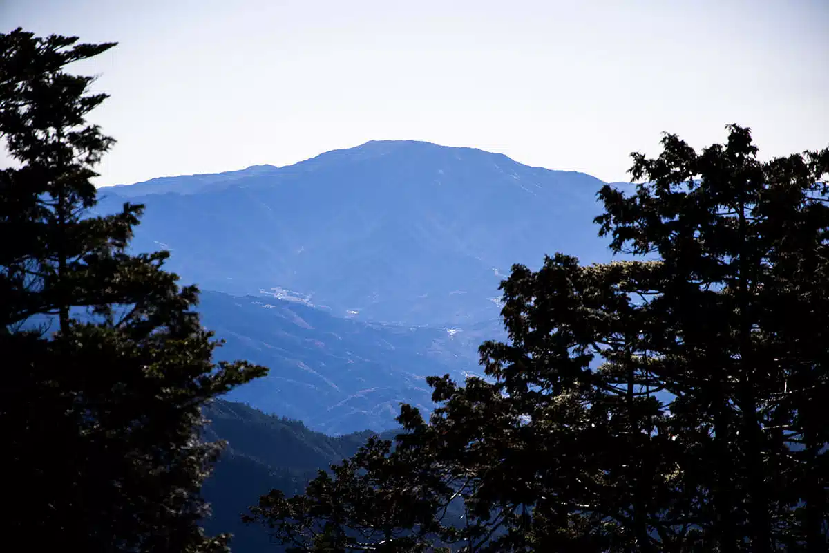 奥三界岳登山 奥三界岳-恵那山もチラリと見える