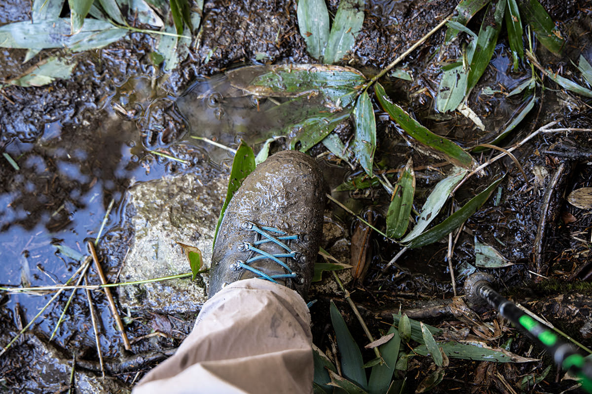 奥三界岳登山 ドロドロだ