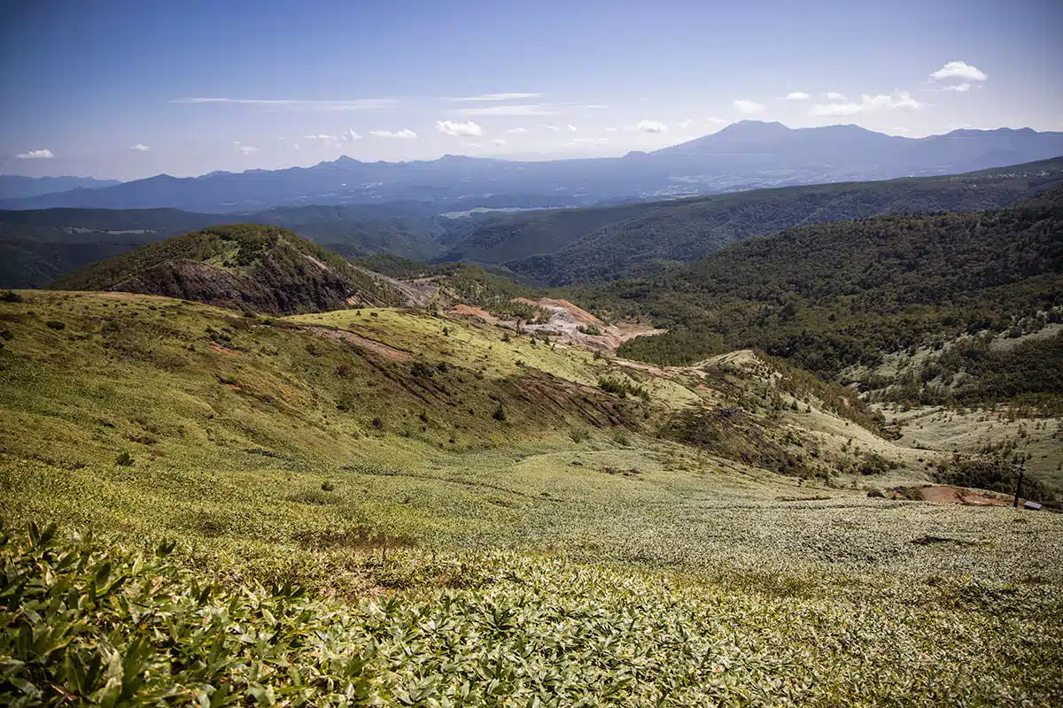 御飯岳登山 御飯岳-毛無山から左側に鉱山跡