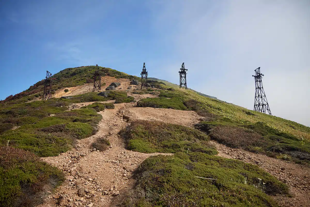 【御飯岳登山】御飯岳-さっそく鉄塔の脇を通って登り坂