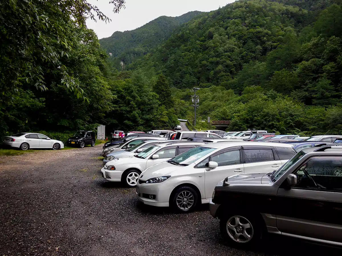 大天井岳登山 大天井岳-駐車場には車がいっぱい