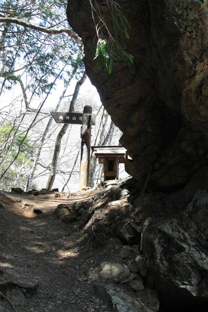 【両神山】日向大谷からの日帰り登山 （5月）｜新緑の綺麗な表登山道コース