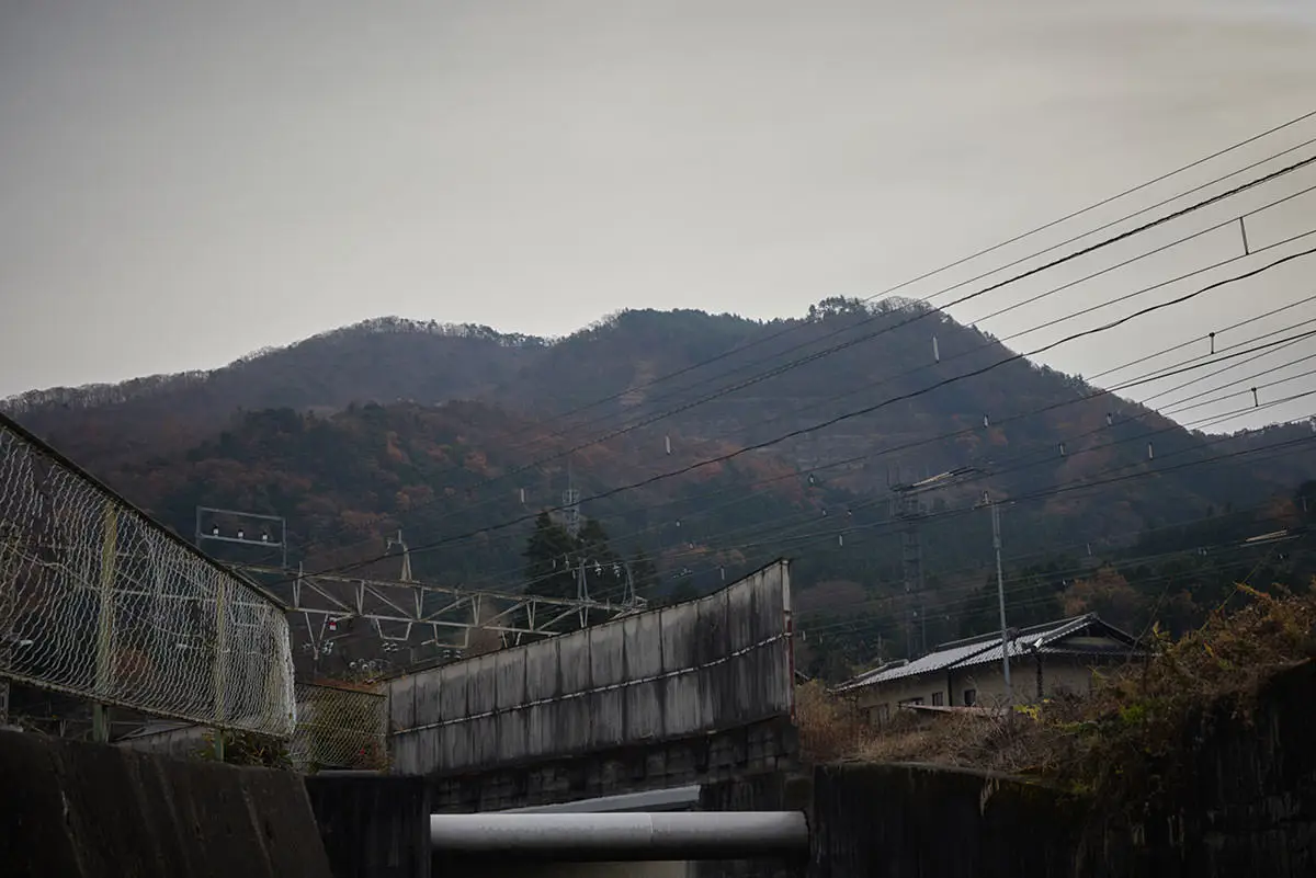 高川山登山 高川山-駅から近い場所に高川山が見える