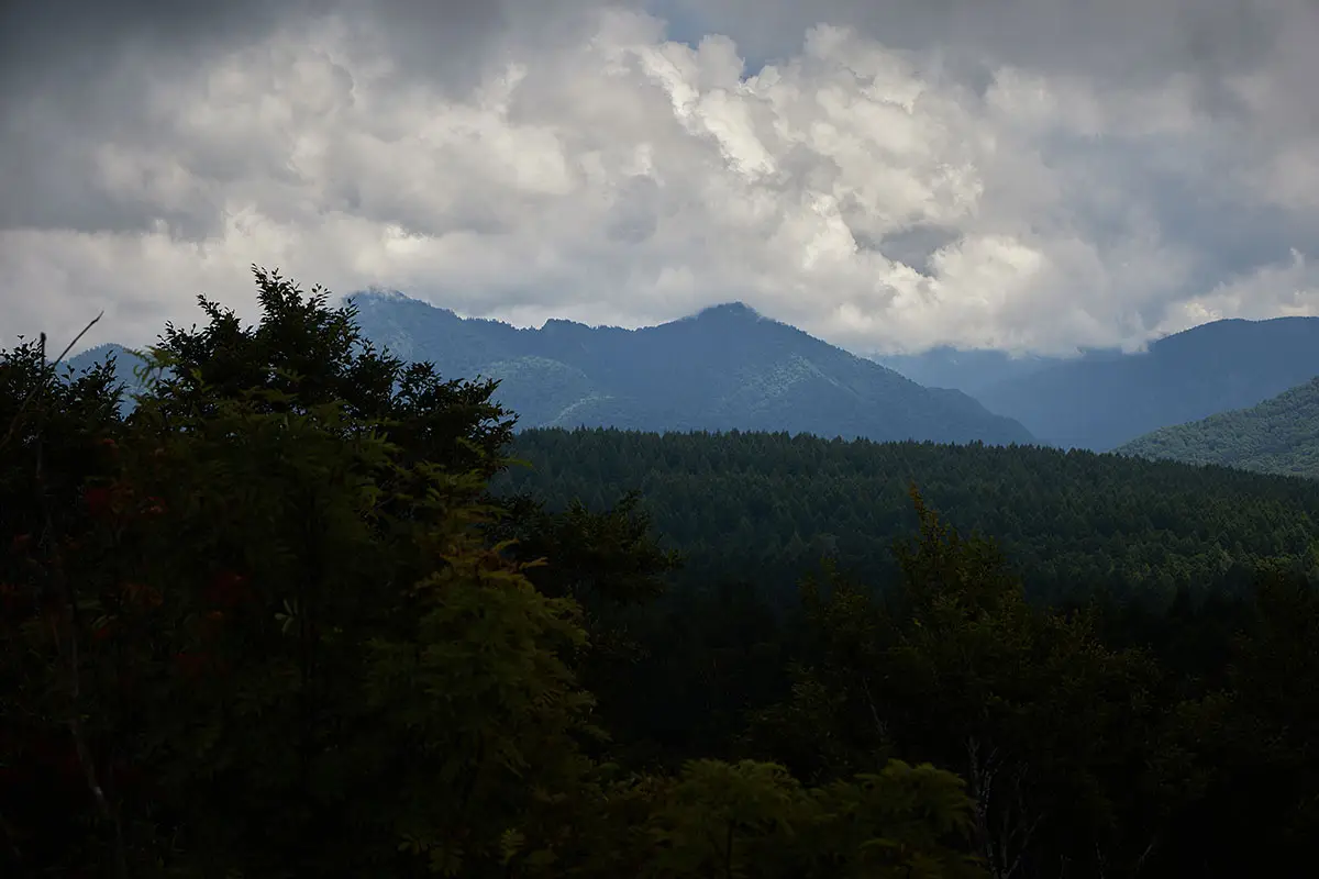 高標山登山 高標山-秋山郷の鳥甲山も近く見えた