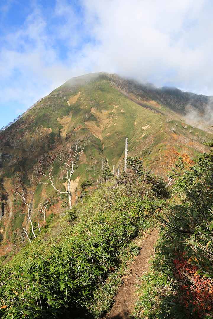 乙妻山日帰り （10月）｜紅葉の高妻山から戸隠連峰最北端の山へ