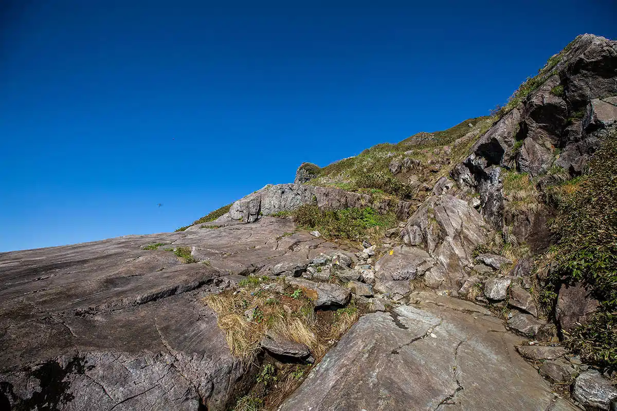 谷川岳登山 谷川岳-大きな一枚の岩