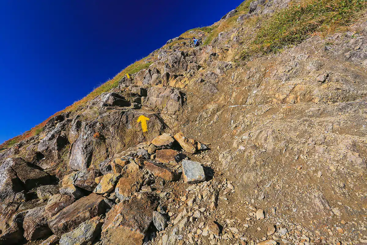 谷川岳登山 黄色い矢印方向へ