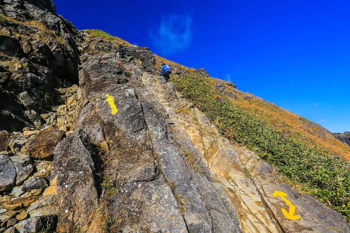 谷川岳登山 鎖場の鎖が長い