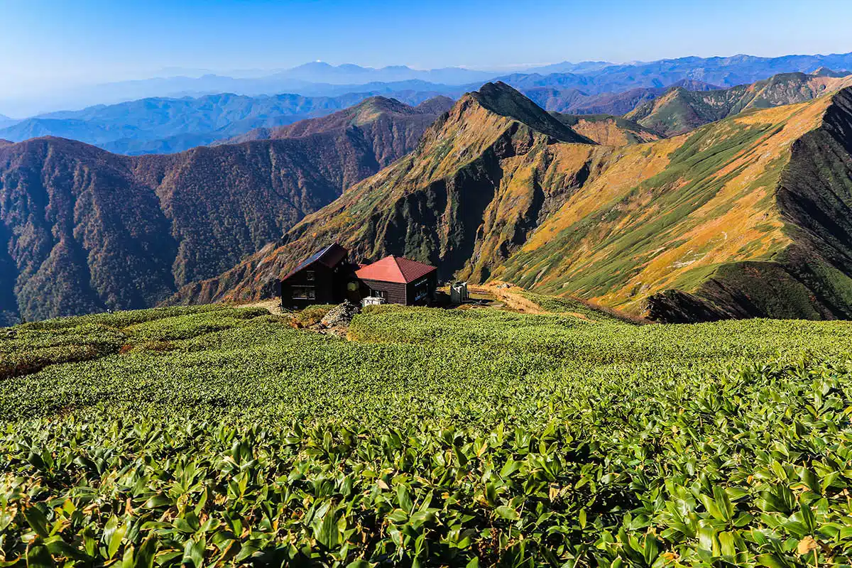谷川岳登山 肩の小屋が下に