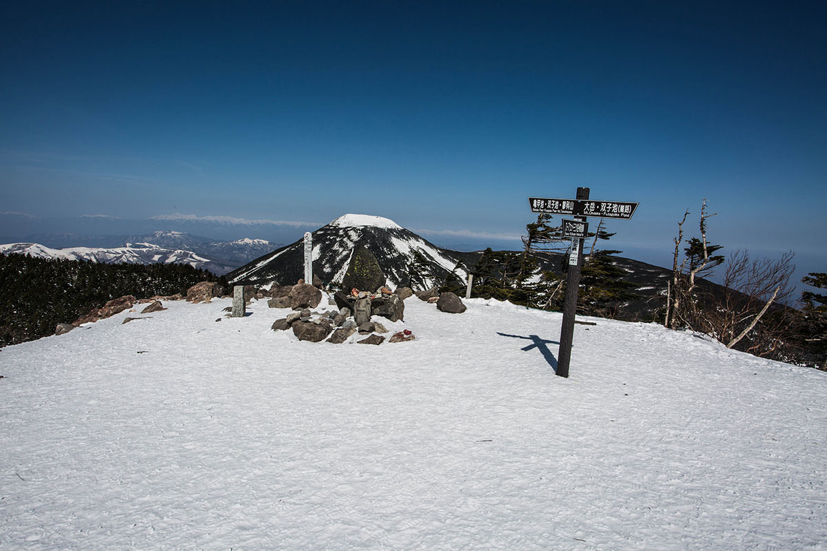 北横岳 蓼科山 縦走 3月 500mの高低差を登り返す残雪の北八ヶ岳 登山百景