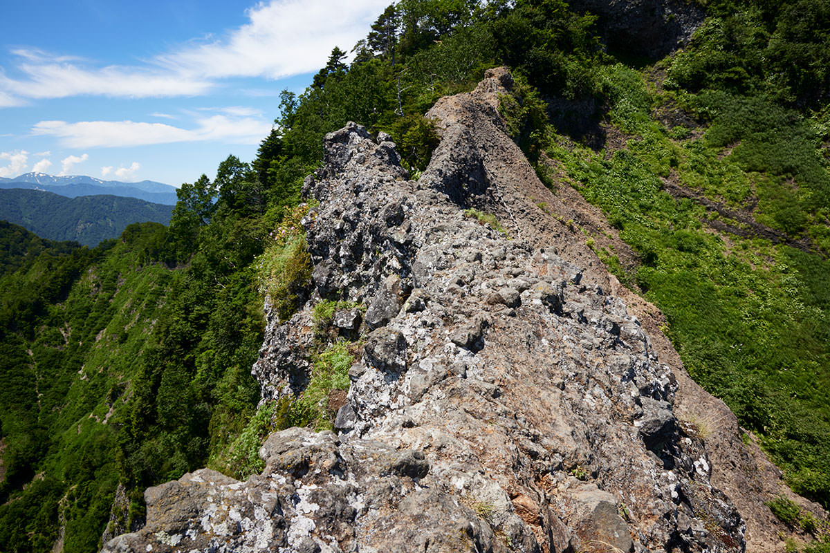 戸隠山八方睨みコース 8月 蟻の塔渡りを下りるピストンコース 登山百景