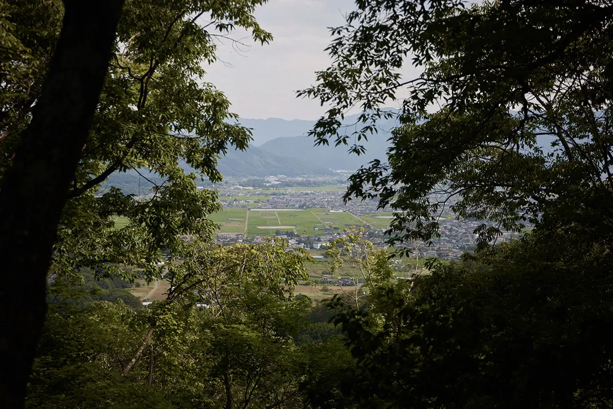 独鈷山登山 振り返ると塩田平