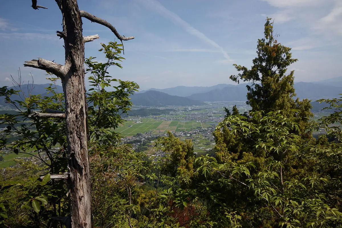 独鈷山登山 塩田平の眺めが少し遠くなった