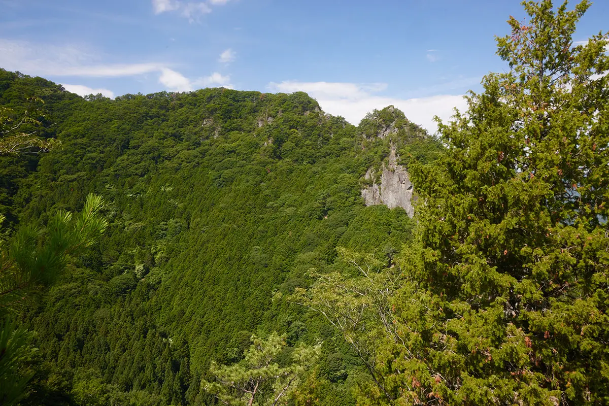 独鈷山登山 まだ雨首の高さには追いつかない