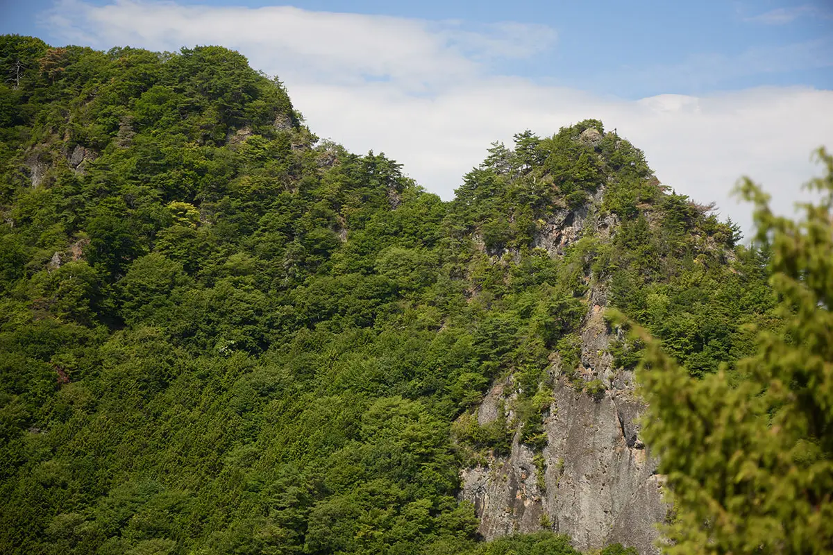 独鈷山登山 雨首も鉄城山とのキレットも険しい