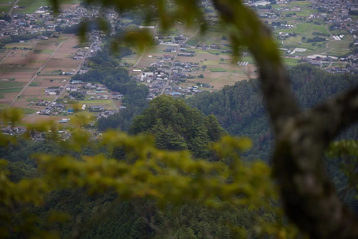 独鈷山登山 竜王山も低く見える