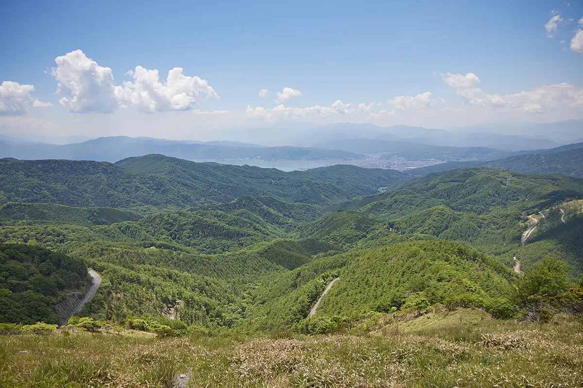 霧ヶ峰登山 霧ヶ峰-岡谷と下諏訪が見下ろせる