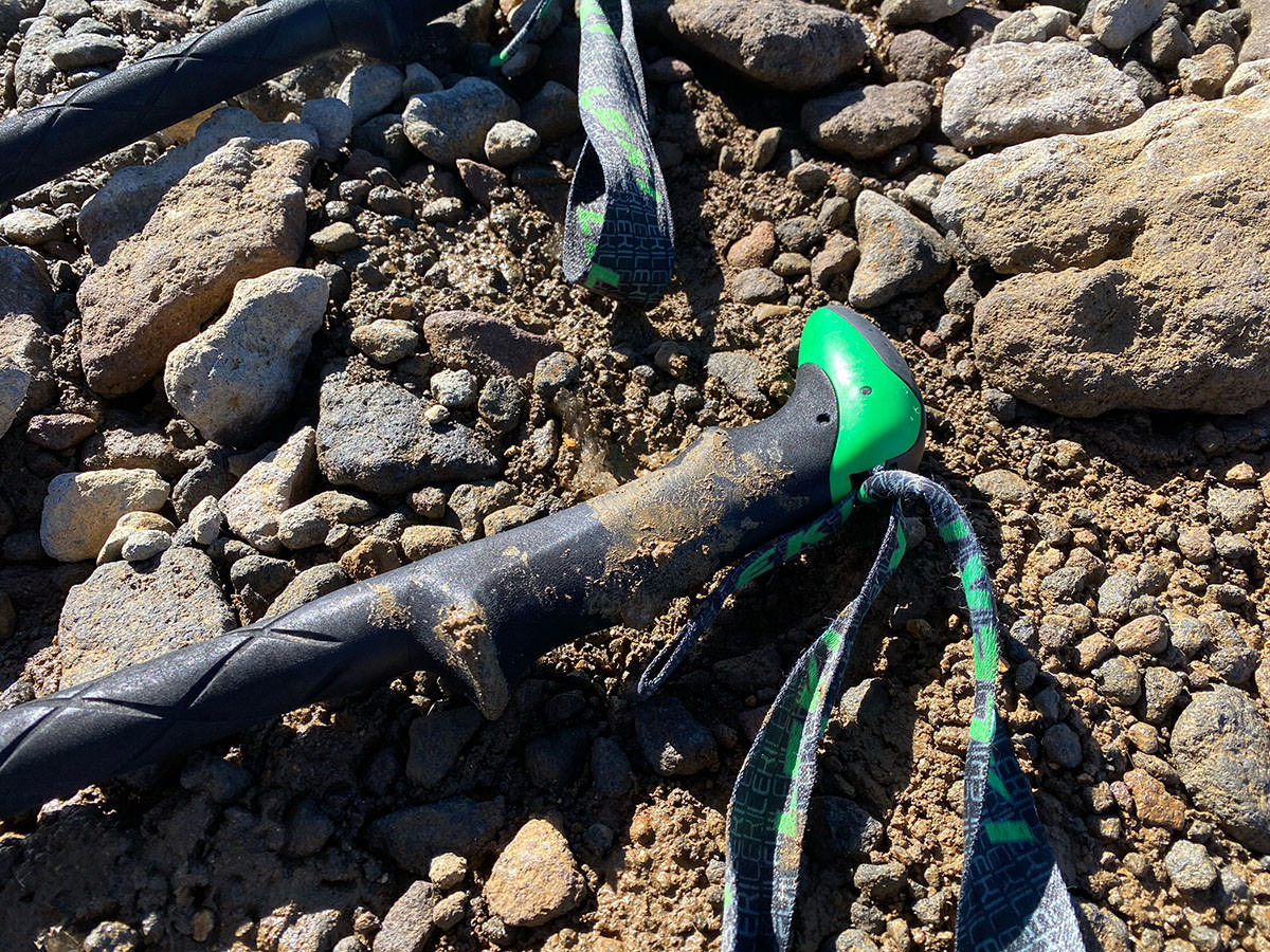 硫黄岳・天狗岳・にゅう・北八ヶ岳・南八ヶ岳登山 山頂でストック踏んだ